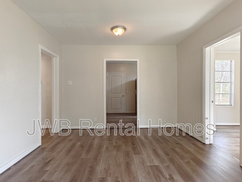 Building Photo - 2148 Allandale Cir N