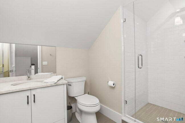 Building Photo - 26 Long Lots Ln