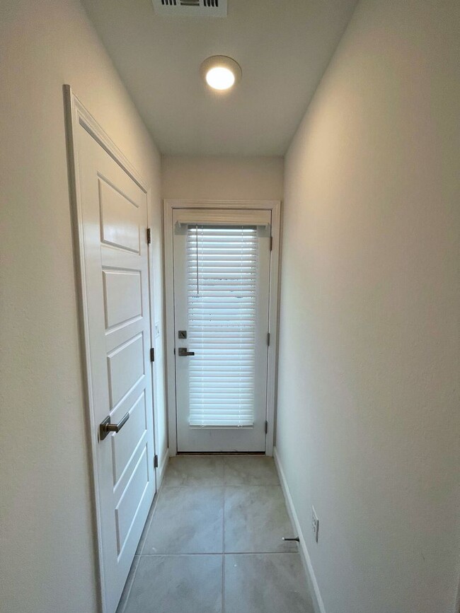 Building Photo - Now Leasing – Brand-New Townhome in Herita...