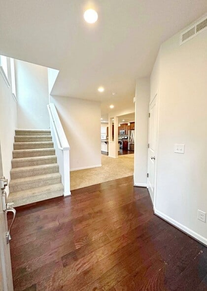 Building Photo - 3107 44th St SE