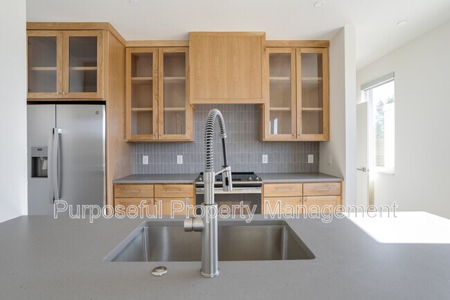 Building Photo - 934 Hangar Dr