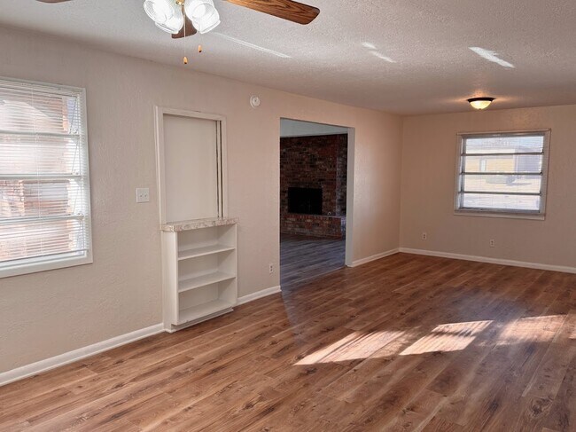 Building Photo - 4200 University Ave