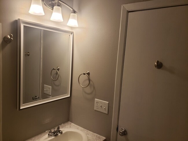 Building Photo - 1333 Meadowbrook Cir