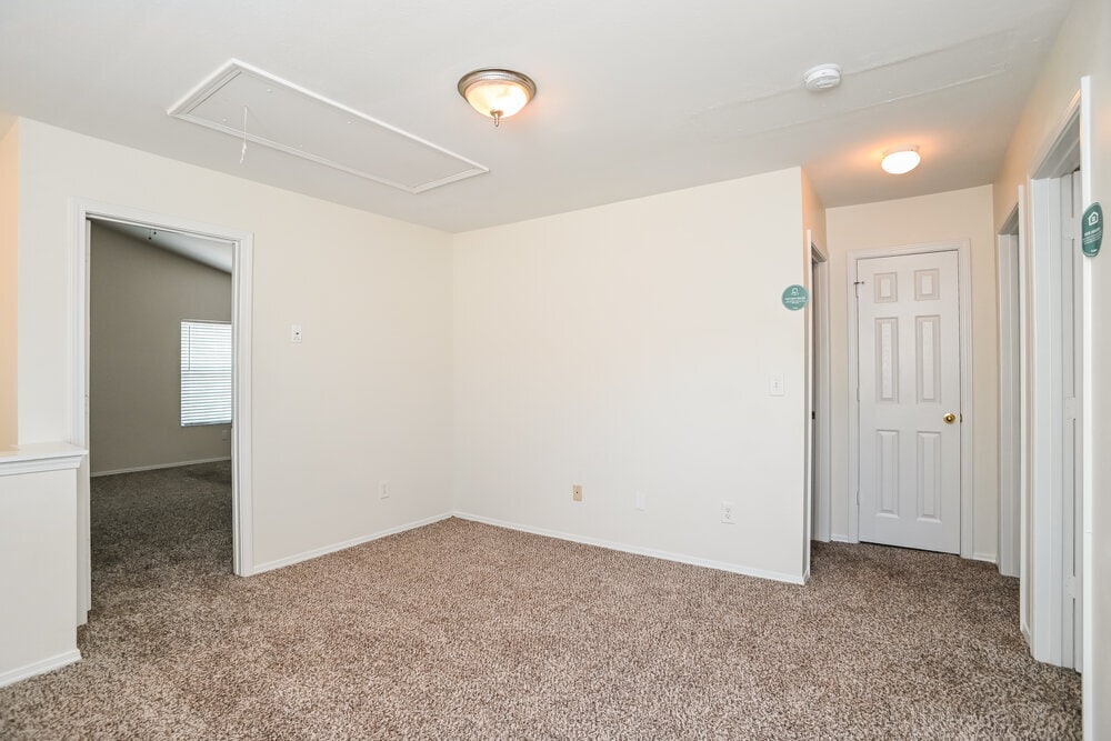Building Photo - 2222 Buckleigh Dr