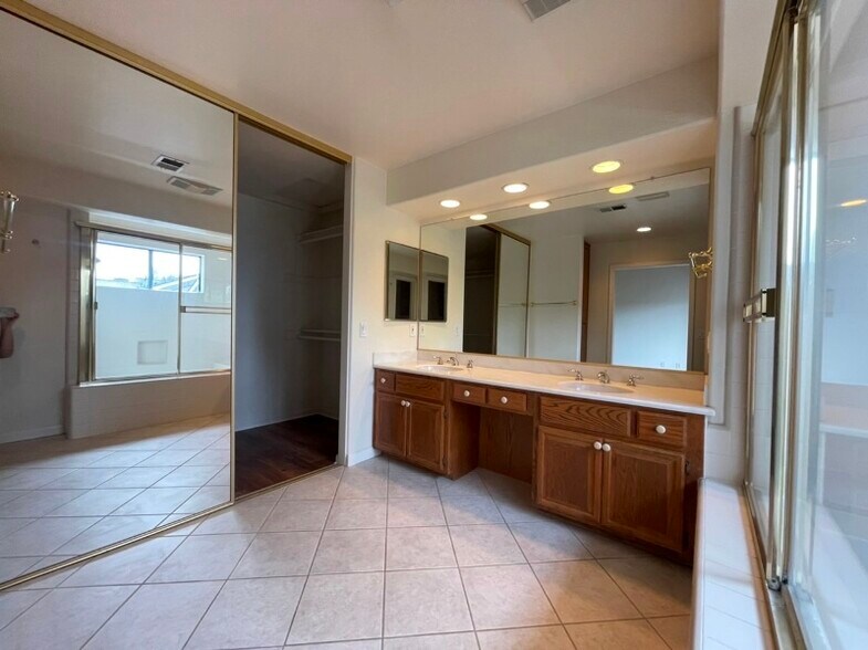 Building Photo - 19 Tiburon Ct