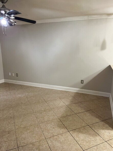 Building Photo - 3604 Pakenham Dr