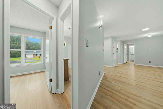 Building Photo - 210 Meadow Run
