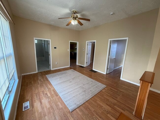 Building Photo - 1606 N Elm St
