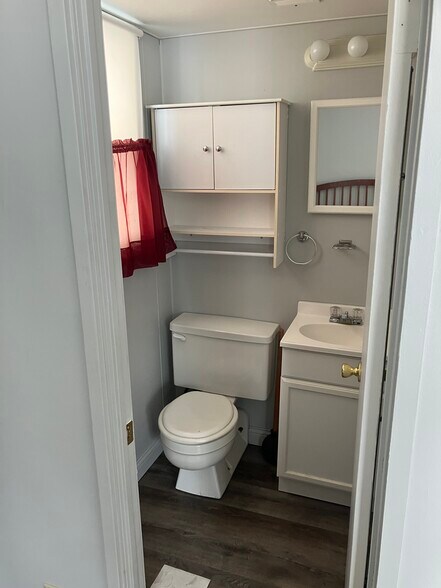 Building Photo - 116 Caribou St