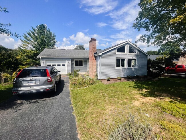 Building Photo - 3 Bedroom, 2 Bath House in Woodbine w/walking trail access