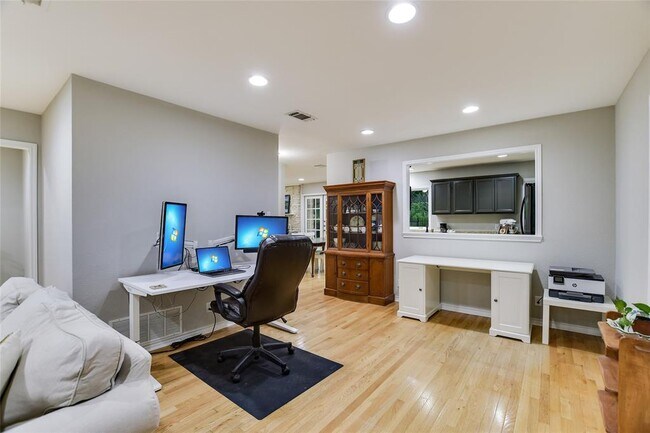 Building Photo - 7615 Rockpoint Dr