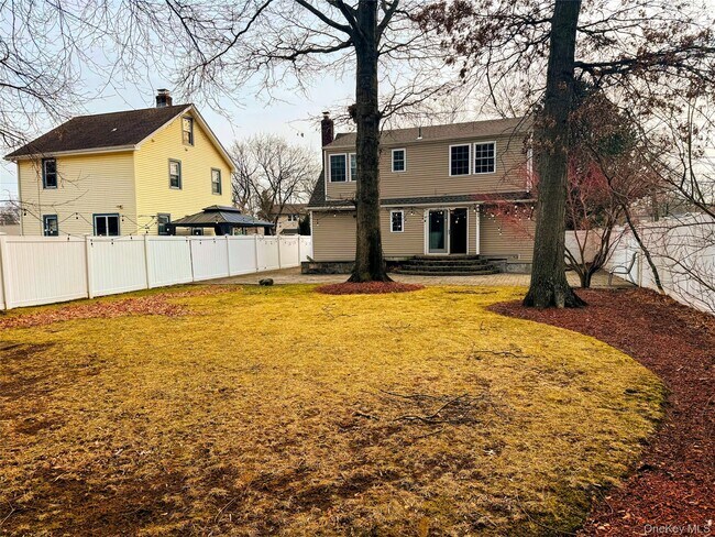 Building Photo - 7 Grange St