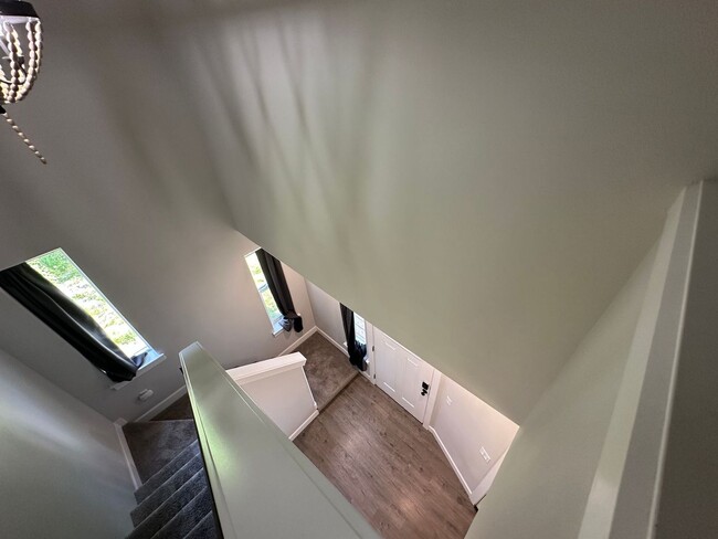 Building Photo - 6585 Beverly Hills Cir