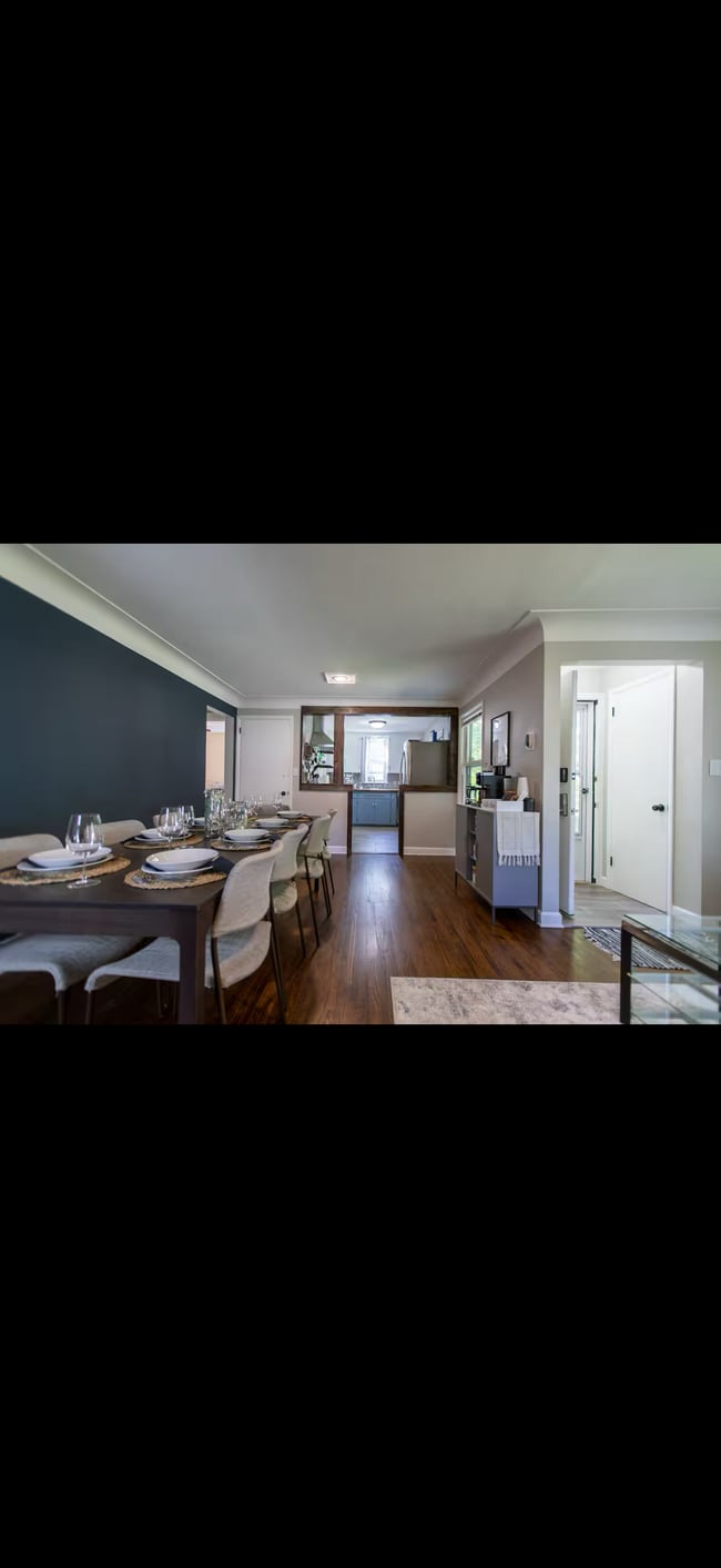 Building Photo - 6033-6011 11th Ave S