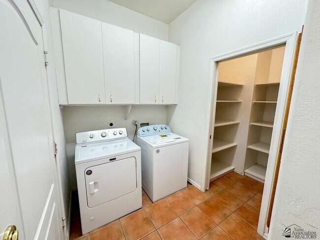 Building Photo - 3064 S 47th Ave