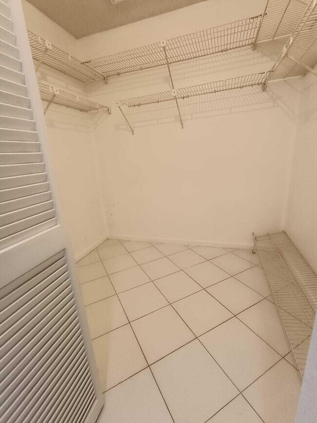 Building Photo - 5620 Queen Palm Ct