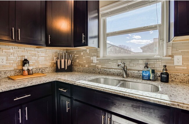 Building Photo - Eastside Beautiful 3 bed/2 baths for RENT