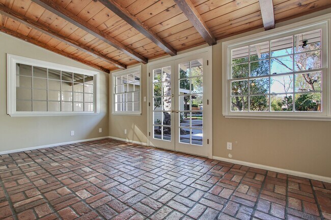 Building Photo - 5923 Jumilla Ave