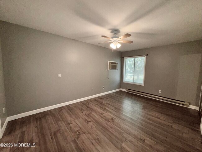 Building Photo - 119 Amberly Dr