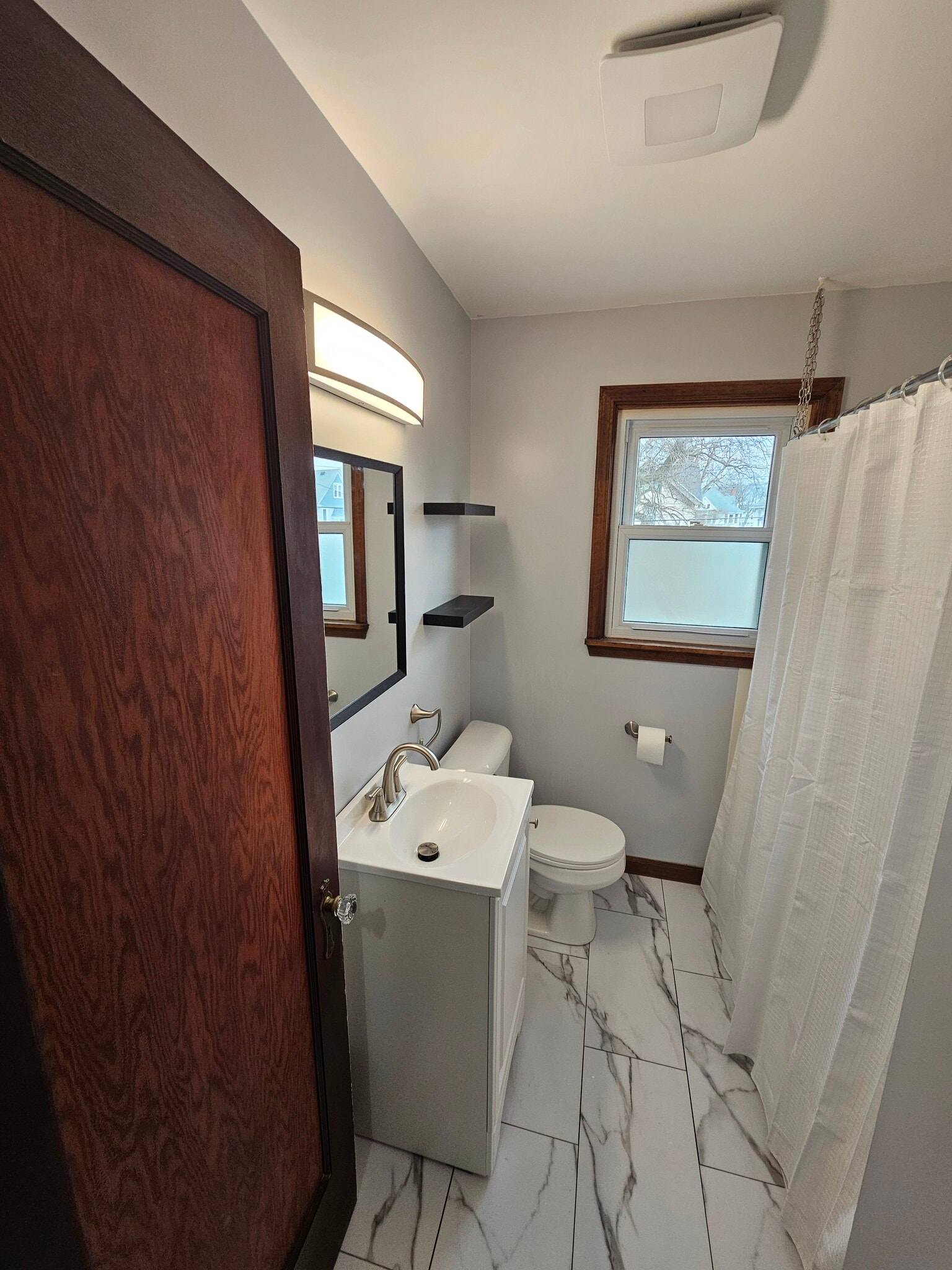 Bathroom - 14 Kingsbury Ave