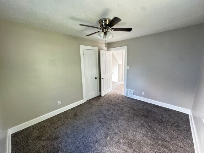 Building Photo - Charming 3-Bedroom Property in Prime Location