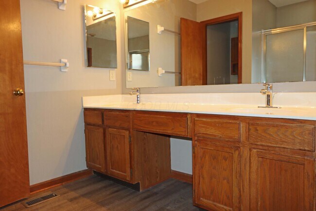 Building Photo - 4862 Roger Allen Ct