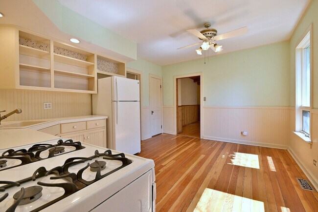 Building Photo - 2724 N Racine Ave