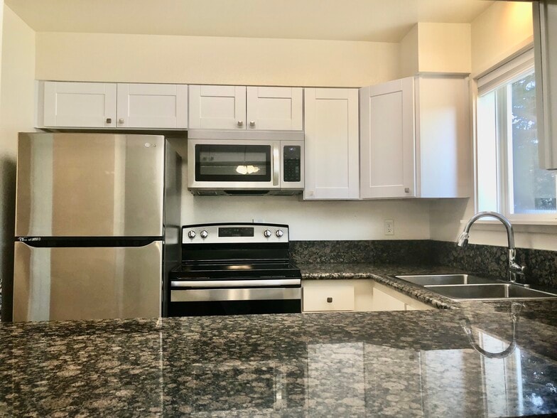 Building Photo - 550 Van Wey Cir