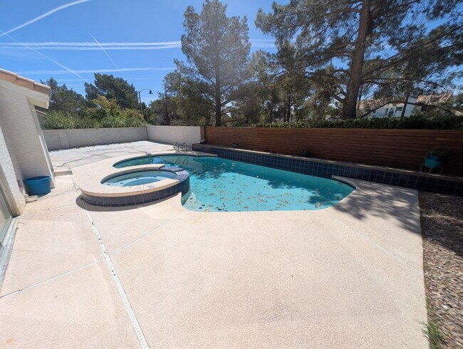 Building Photo - 9509 Lazy River Dr