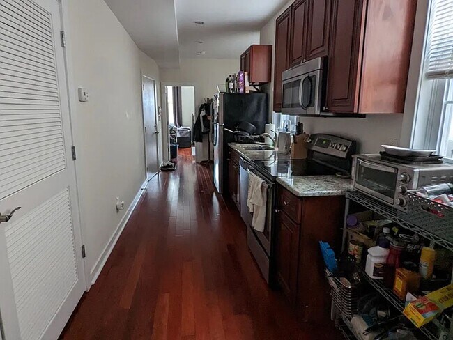 Building Photo - 2631 W Girard Ave
