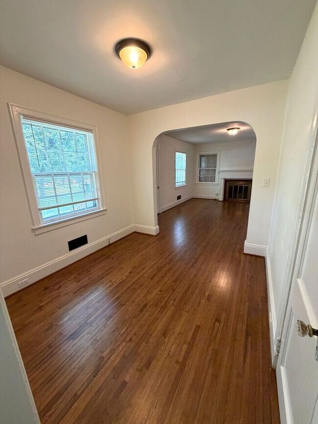 Building Photo - T.R. Lawing Realty Property