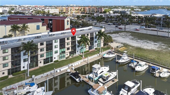 Building Photo - 801 River Point Dr