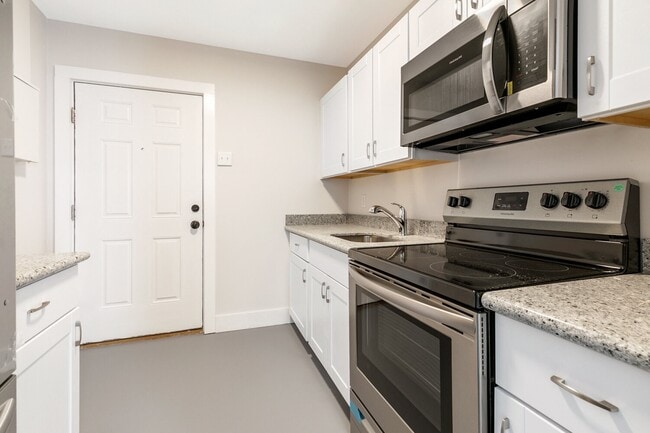 Building Photo - Charming Studio in Mid-City New Orleans – Utilities Included, Modern Kitchen, Shared Laundry