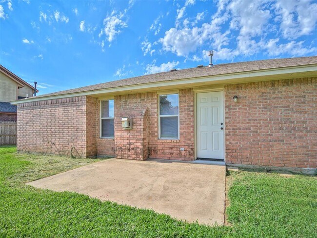 Building Photo - 949 N Windermere Dr