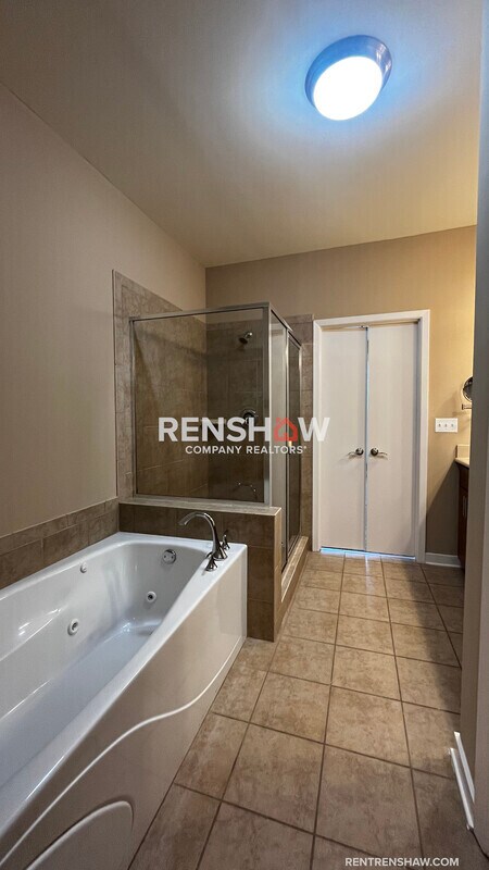 Building Photo - 380 Island Dr