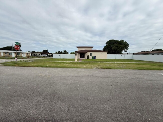 Building Photo - 10865 Gibson Dr