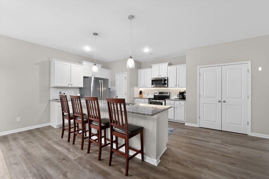 Building Photo - 5917 Neck Rd