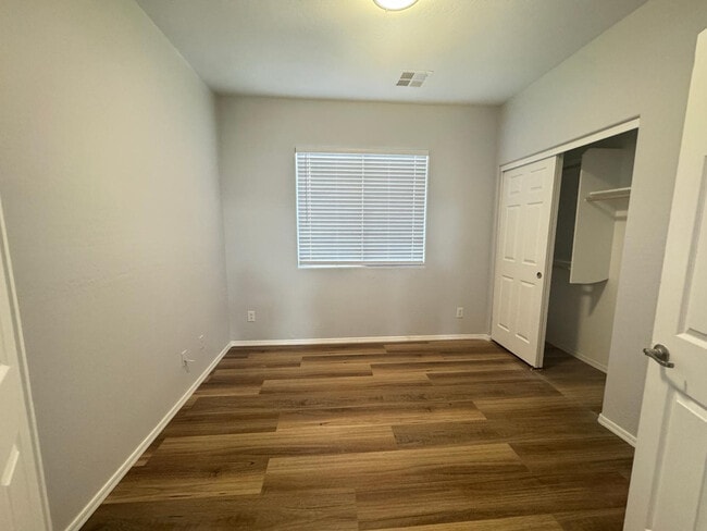 Building Photo - 4610 W Dunbar Dr