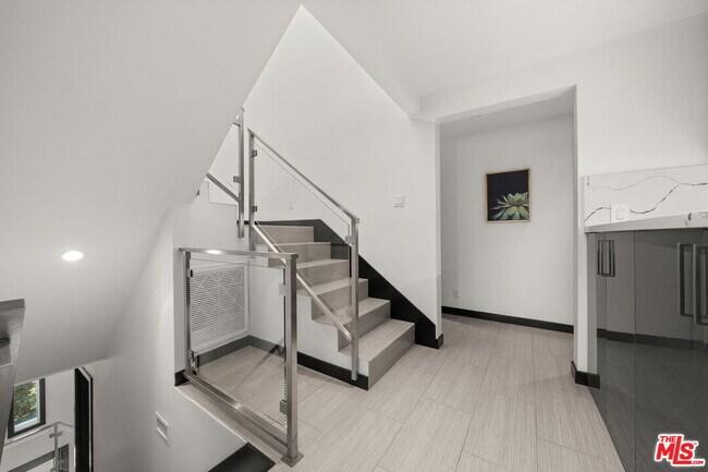 Building Photo - 28207 Laura La Plante Dr