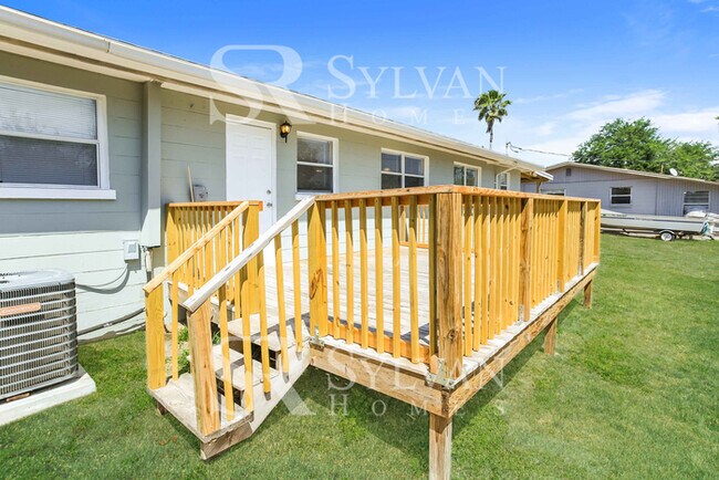 Building Photo - Come view this charming home