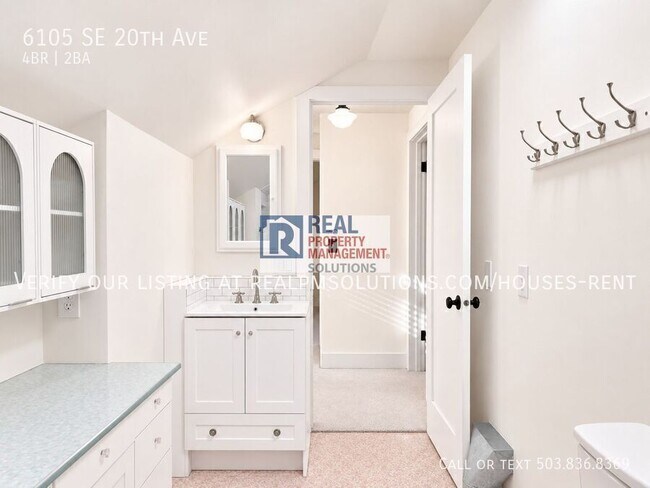 Building Photo - 6105 SE 20th Ave