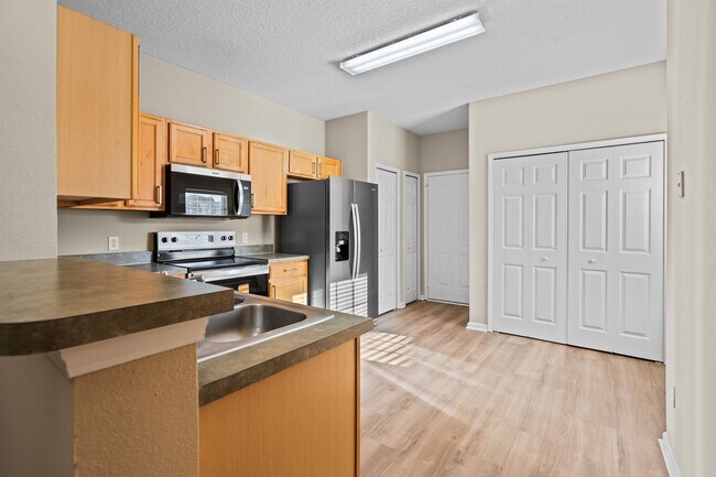 Building Photo - 310 Scrub Jay Dr
