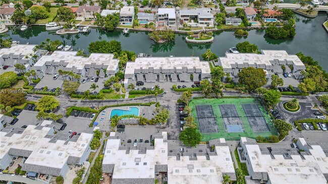 Building Photo - 231 Poinciana Island Dr