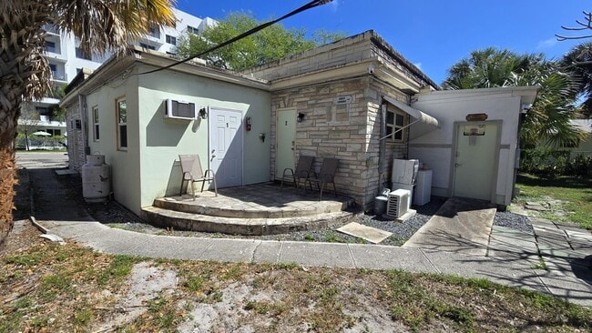 Building Photo - 231 NE 20th Ave