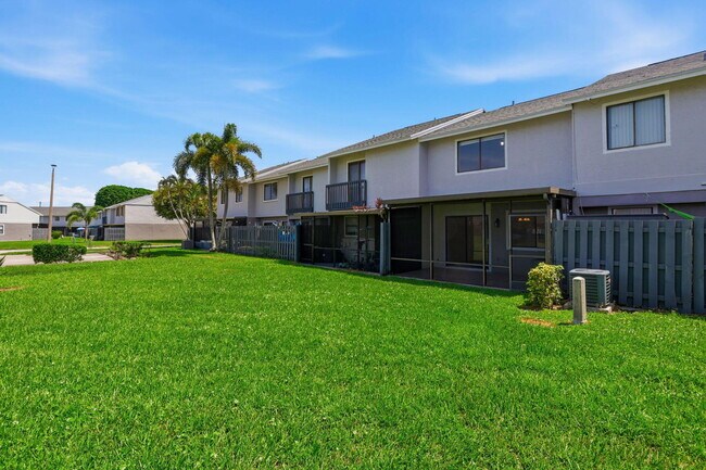 Building Photo - 2305 Seaside Dr