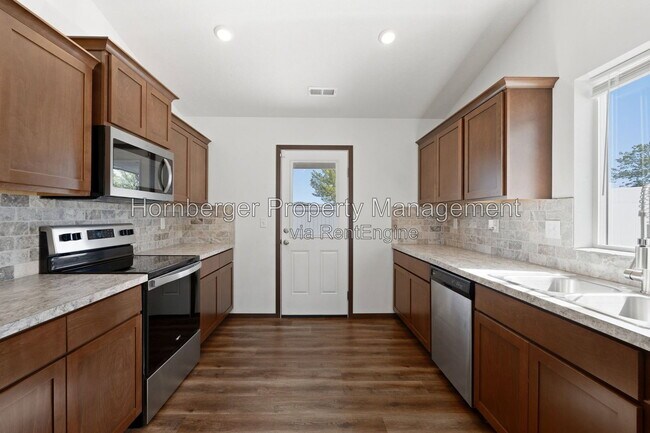 Building Photo - 10326 W Salmonberry