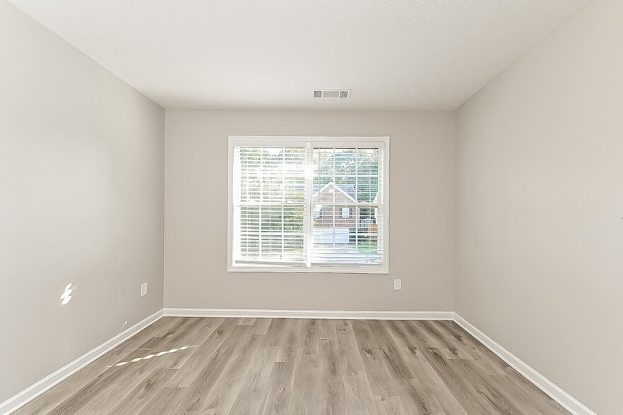 Building Photo - 129 Makenna Dr