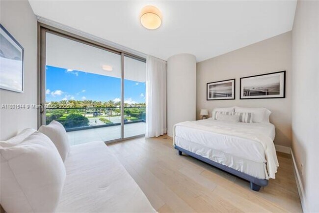 Building Photo - 10201 Collins Ave