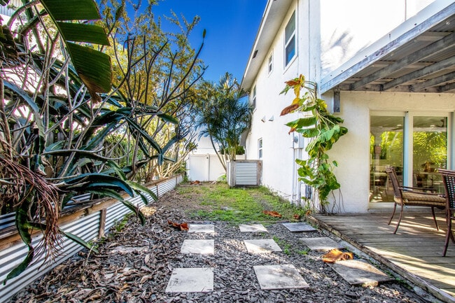 Building Photo - 3016 Spanish Trail