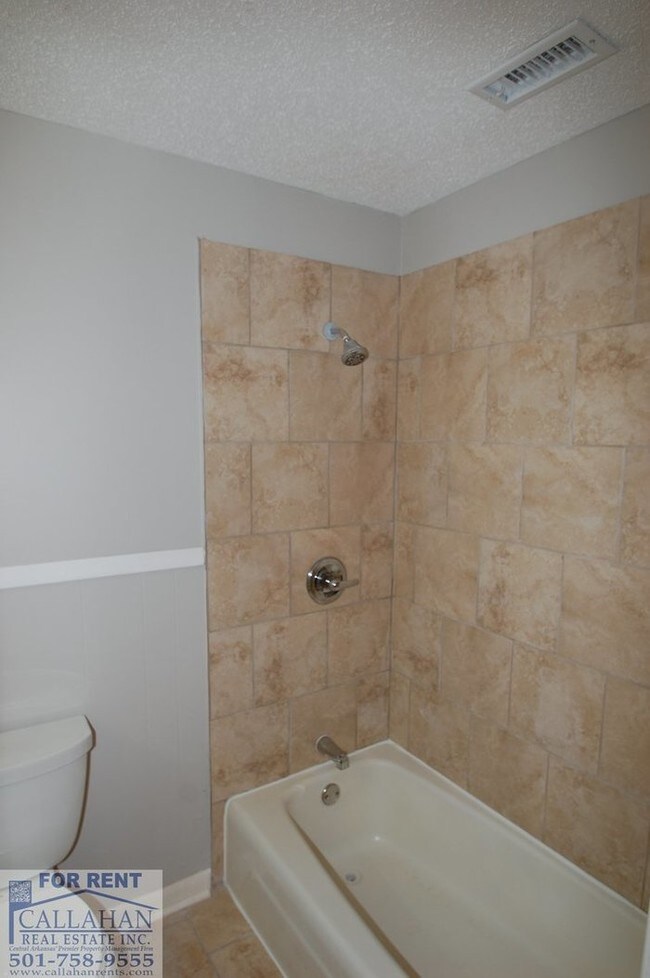 Building Photo - Benton 4 Bedroom Home Awesome Interior!!!